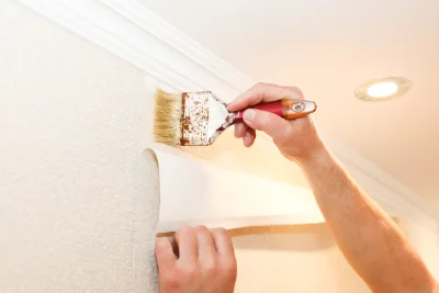 Pose de papier peint au Haut-Corlay — revêtements muraux et toiles de verre